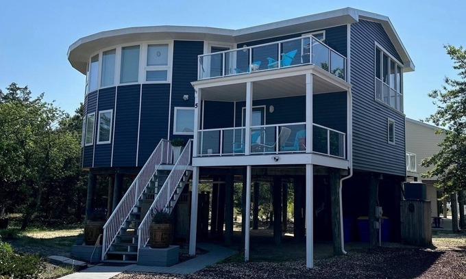 Broadkill Beach House | ENDLESS SUMMER ESCAPE - Unique Round Beach house 3BD, 2.5 BA - Sleeps 10 -