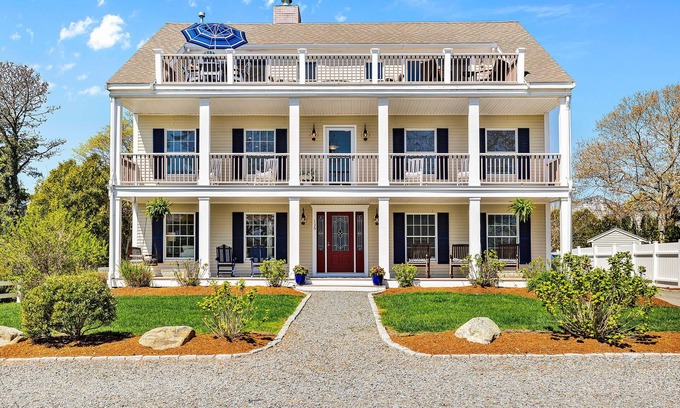 Popponesset House | Endless summer with gorgeous views in relaxing luxury
