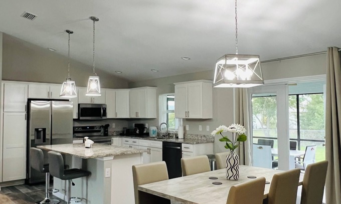 Englewood East Villa | Englewood Vacation Villa 7 miles away from beautiful beach