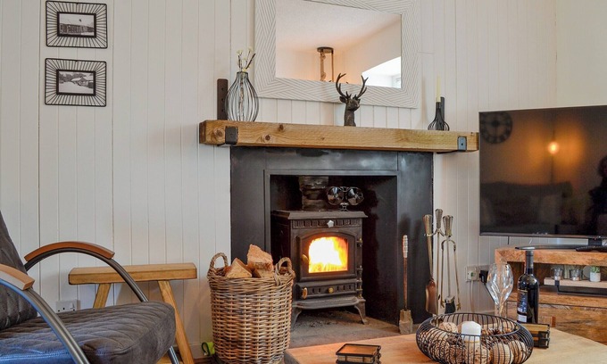 Pitlochry Cottage | Enjoy a break at any time of the year in this comfortable cottage.