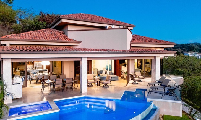 Coco House | Enjoy a breathtaking ocean view overlooking the entire bay of Coco Beach