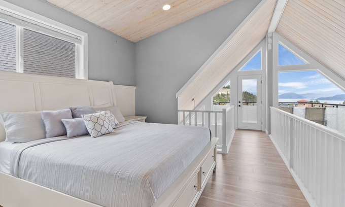 Central Okanagan Cottage | ENJOY A FAMILY SUMMER HOLIDAY-HOT TUB OPEN ON WEEKENDS/3 DECKS/VIEWS-PRIVATE!