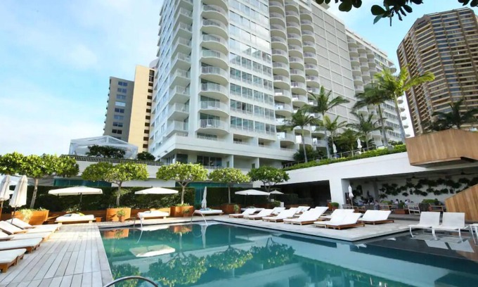 Waikiki Hotel | Enjoy a Hassle-Free and Suiting Stay! Outdoor Swimming Pool!