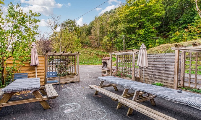 Saint-Come-d'Olt House | Enjoy a relaxing vacation in fantastic nature in this exceedingly spacious vacation home.