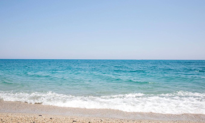 Brucoli House | Enjoy a relaxing vacation in this beautiful semi-detached house with sea view.