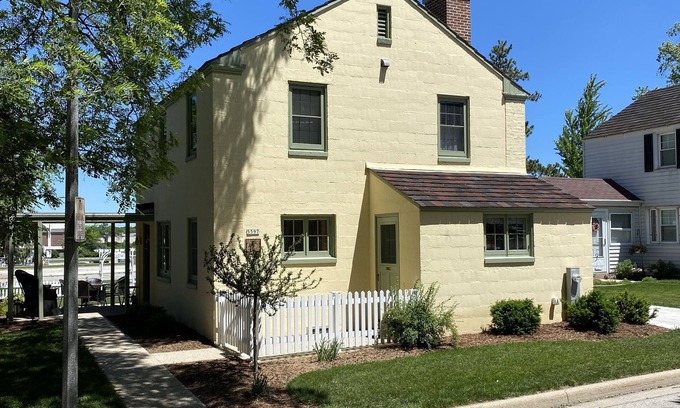 Greendale House | Enjoy a stay in Greendale, WI a National Historic Landmark!