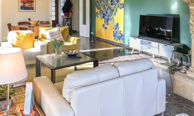 Quinson House | Enjoy a wonderful vacation in this inviting vacation home with pool in a fantastic location close to