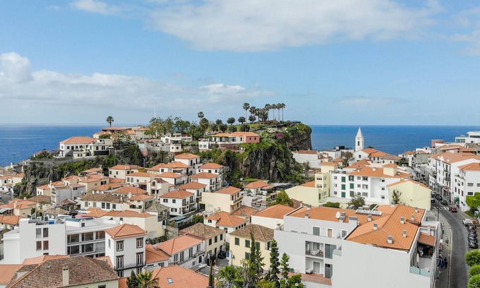 Camara de Lobos Condo | Enjoy Activities in Câmara de Lobos, Like Diving, Fishing and Canoeing