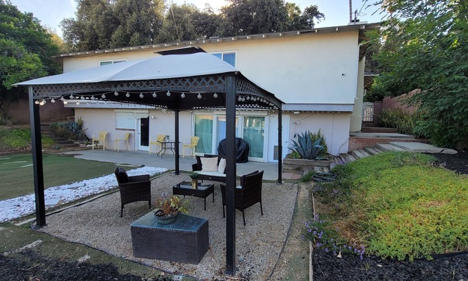 Riverside House | Enjoy Beautiful Cozy 3bd/2br/above ground pool Home in Riverside