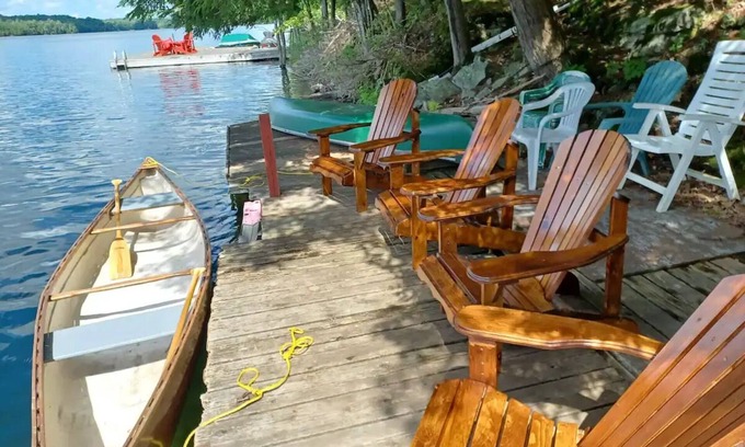 Frontenac Cottage | Enjoy Buck Lake with your pets!nn