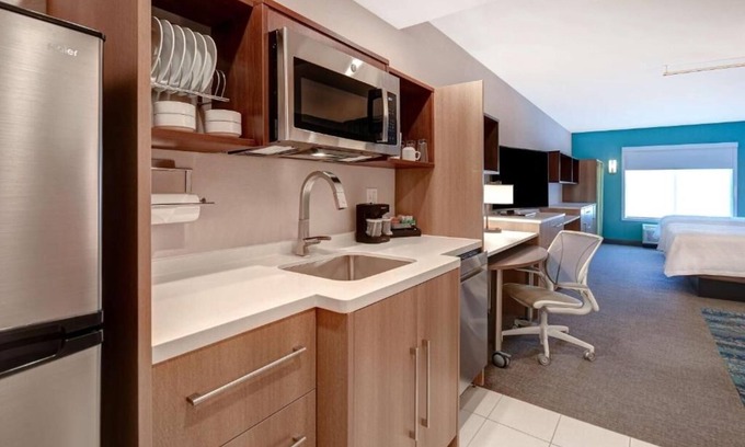 Downtown Tucson Hotel | Enjoy Comfort! Swimming Pool, Kitchen, Free Breakfast, Fitness Center