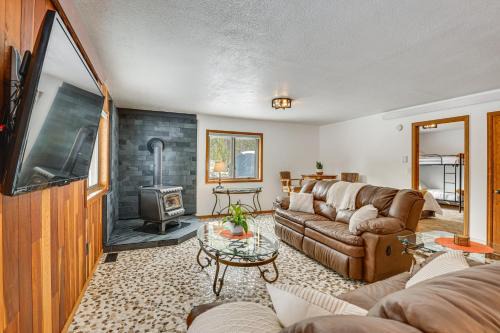 Granby House | Enjoy Deck and Mtn Views Grand Lake Retreat!