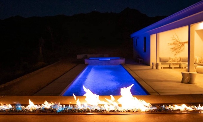 Joshua Tree Villa | Enjoy full access to the property—wander, explore, and connect with nature. Relax with stunning sunsets and star-filled skies. For urgent matters, our support team is just a message or call away. 🌵✨