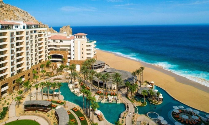 Marina Hotel | Enjoy infinity pools, a spa, 8 restaurants, a private beach and more!