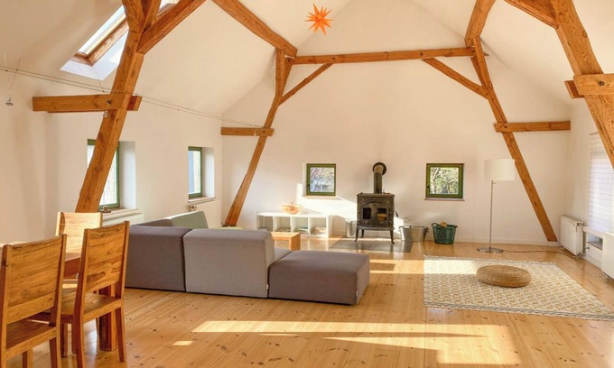 Lunow House | Enjoy nature in the countryside in a large cottage on the lake with beautiful garden