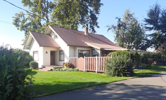 Milton-Freewater Other | Enjoy rural country setting in this early 1900's farmhouse.