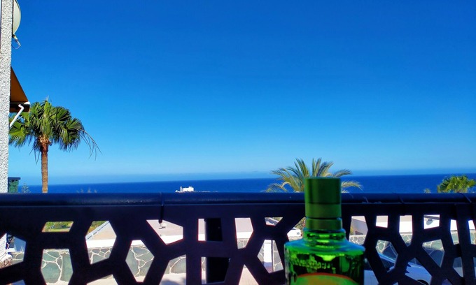 San Agustin Apartment | Enjoy Spectacular Views of the sea, a few meters from the beach