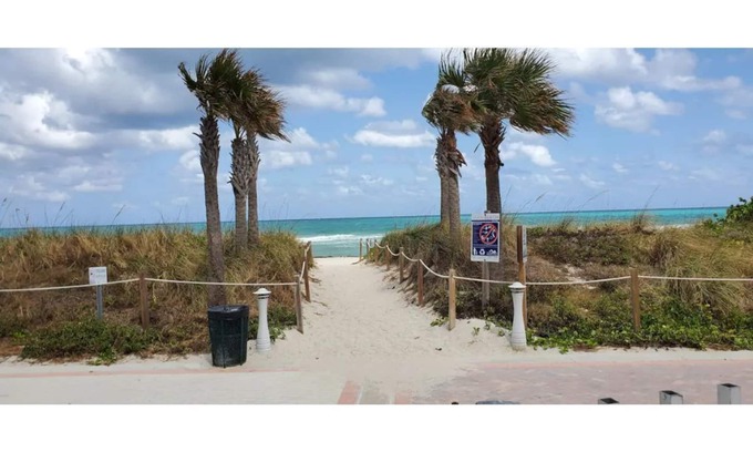 Mid Beach Apartment | Enjoy the Beach and Miami Lifestyle, Ocean font Studio
