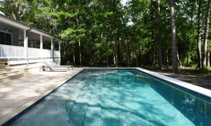 Round Top House | Enjoy the best of fall fun in comfort and style! Relax by the pool, play a round of pickleball, or unwind around the cozy fire pit.