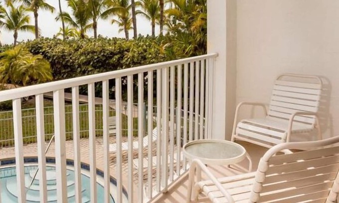 Sanibel Condo | Enjoy the views from this Gulf Front three bedroom condo- Small complex