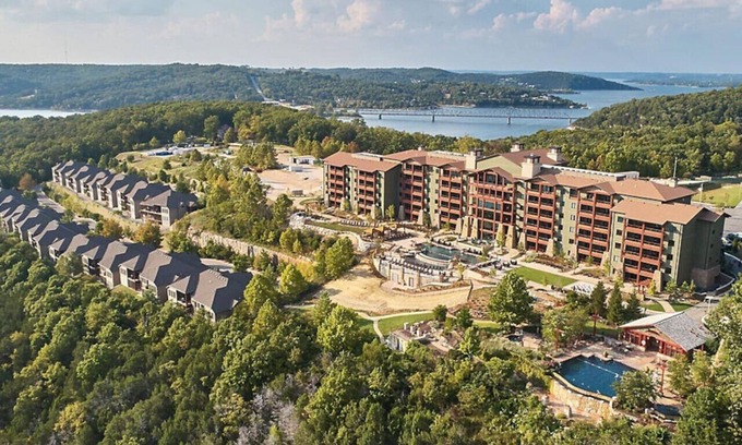 Ridgedale Condo | Enjoy the views of Table Rock Lake in this 2BD resort condo