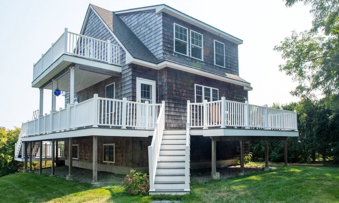 Saunderstown House | Enjoy views of Narragansett Bay, minutes to Newport