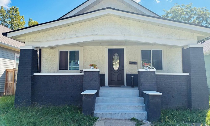 Near Eastside House | Enjoyable 3-bedroom house with AC in vibrant Indianapolis