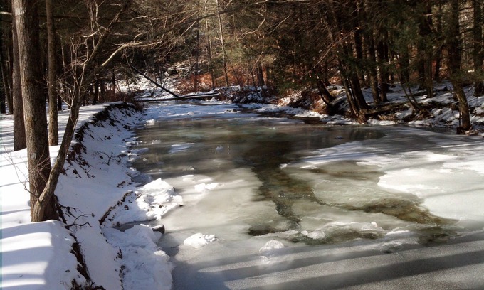 Fishs Eddy House | Enjoyable 4-bedroom house with fire stove and creek in charming Hankins