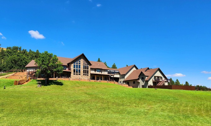 Deadwood House | Enormous Rally Rental - Custom Estate off paved Road w/Extra Motorcycle Parking