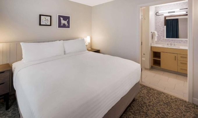 Andover Hotel | Ensuring a Very Comfortable & Memorable Stay! Free Breakfast, Pet-Friendly, Pool