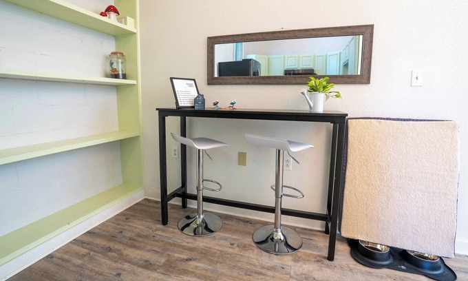 Enterprise Apartment | Enterprise 2 BD - Cozy in Central Enterprise