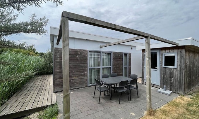 Municipality of Hellevoetsluis Ski Chalet | Enticing chalet Beachside