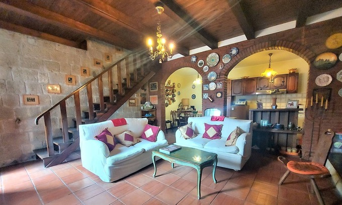 Santa Fiora House | Enticing holiday home in Santa Fiora with balcony