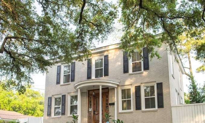 Georgetown House | Entire 103 Yr Old Historic+Minimal Georgetown Home