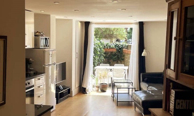 Parsons Green and Walham Apartment | Entire 2Bedroom Flat with Garden