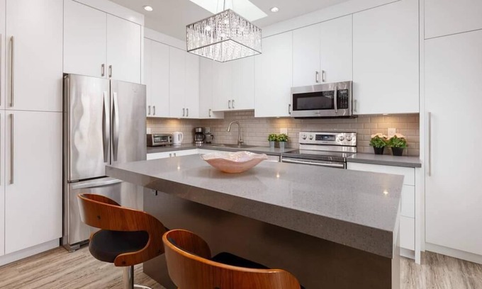 Arbutus Ridge House | Entire and Cozy 2BDR 2BA Home in Kitsilano