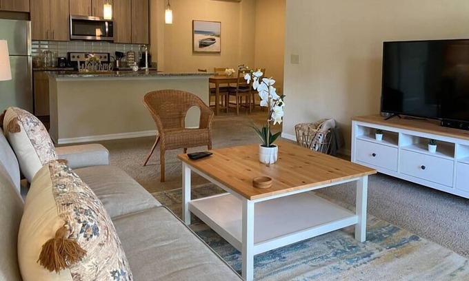 Northside Apartment | Entire Apartment 5*Gated Community Pool,Gym+more