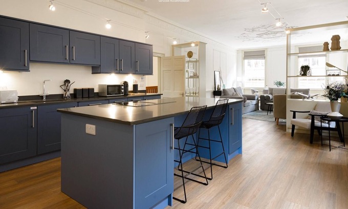 Shrewsbury Apartment | ✪ Entire Building ✪ Sleeps 18 ✪ Central Location
