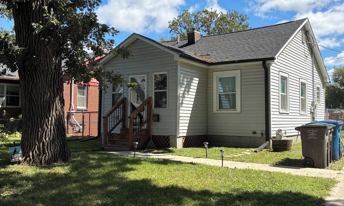 Des Moines House | Entire Bungalow with Fenced-In Yard in Trendy Neighborhood, Central Des Moines