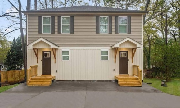 Taylors House | Entire duplex w/2 private decks, great for group