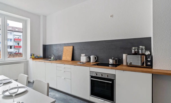 Pforzheim House | Entire 'Hallerstraße' Unit with 4 Apartments, Balcony and Wi-Fi
