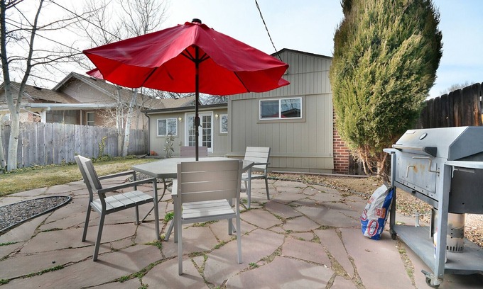 Sloan Lake House | Entire Home in Excellent Location. Walking Distance To Best Places