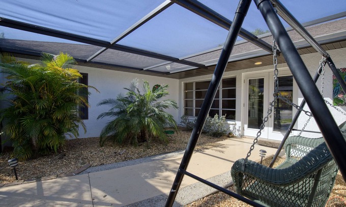 Englewood House | Entire home in quiet neighborhood near beach