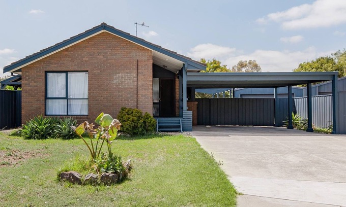 Melton West House | Entire house for your comfortable stay