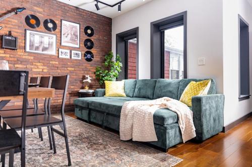 Somerville House | Entire House Free Parking Sleeps 26 MIT Harvard TD
