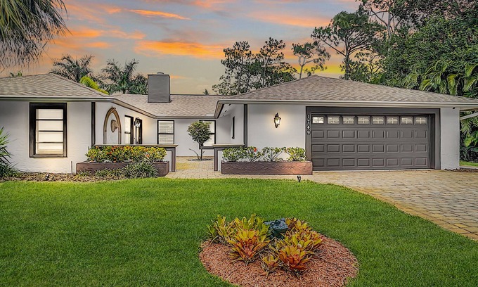 Kings Lake House | Entire House* Luxurious Home,Heated Pool*
