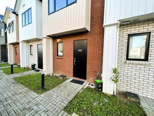 Auckland Villa | Entire Luxury Cosy Townhouse with Master Bedrooms,10 min to Airport & Sylvia Park