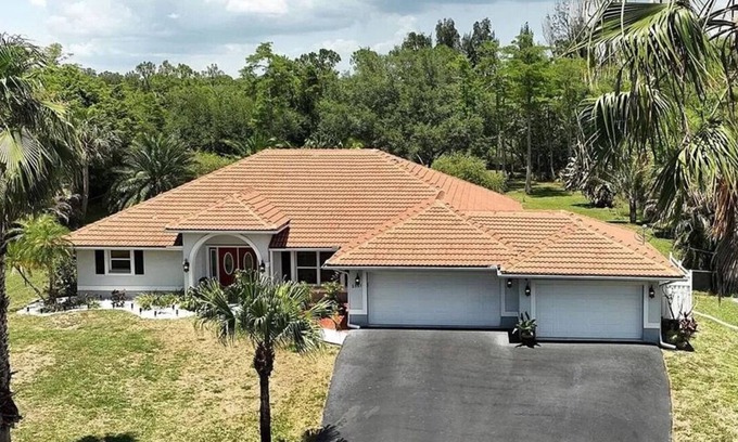 Rural Estates House | Entire Luxury House Paradise With Pool In Naples 3 BR/2.5 Bath
