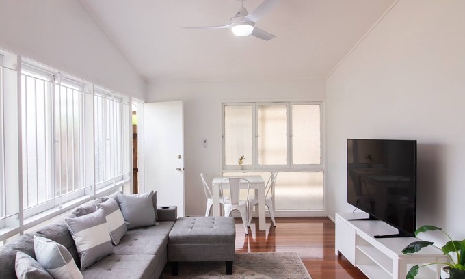 Highgate Hill Apartment | Entire New renovated 2bedrm unit next to southbank
