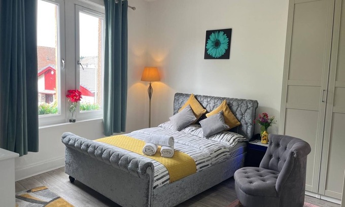 Kelty Apartment | Entire Pet Friendly Apartment- Self Check In/Out